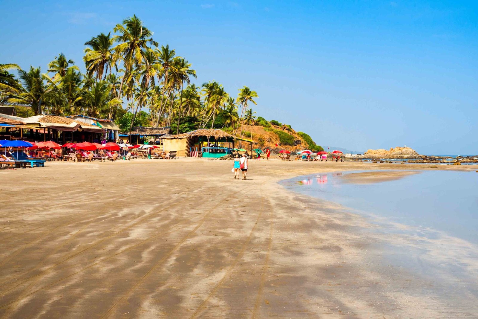 vagator-ozran-beach-north-goa-india